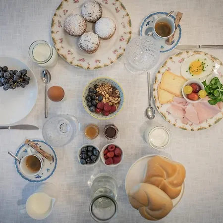 Les Gomines Bb***** Bed & Breakfast